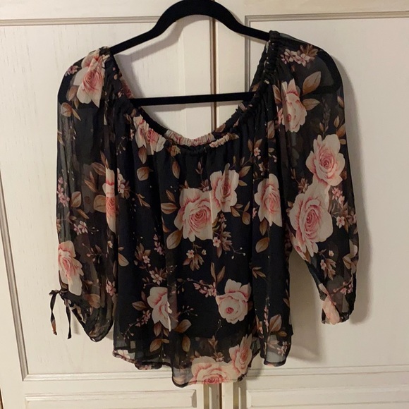 American Eagle Outfitters Tops - A. E floral blouse in large